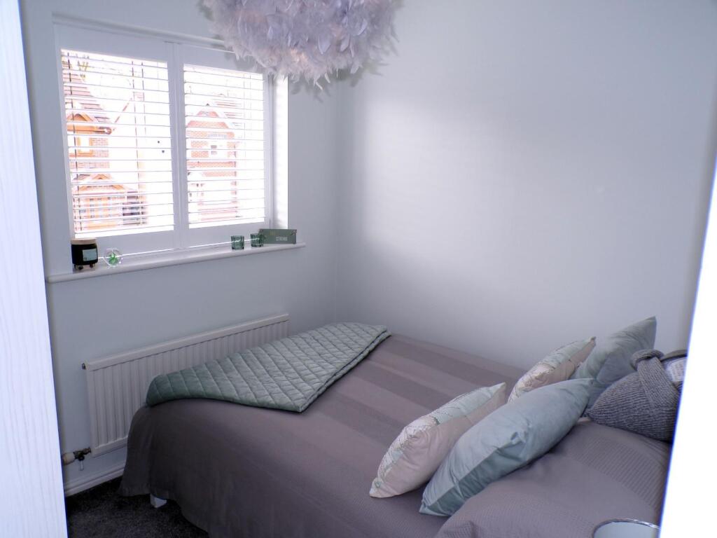 RavenoakDv67bed2.JPG
