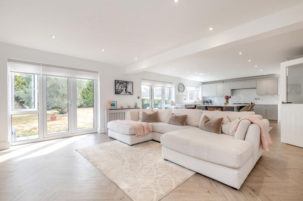 Kitchen/dining/family room