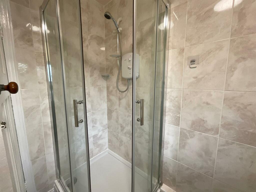 11 B  Bathroom upstairs1.jpg