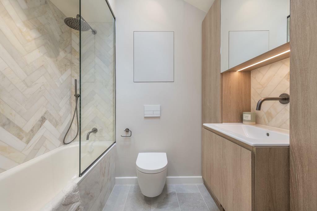 bathroom (1).jpg