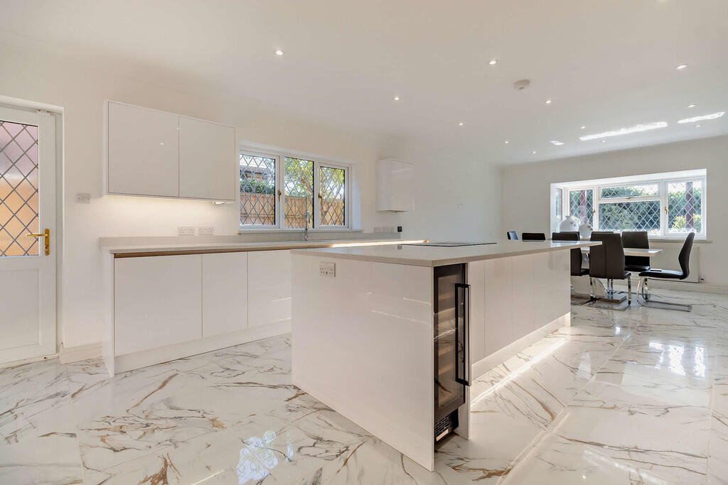 8664256-interior2...