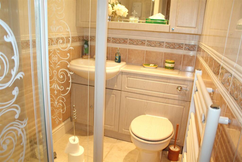 EN SUITE
