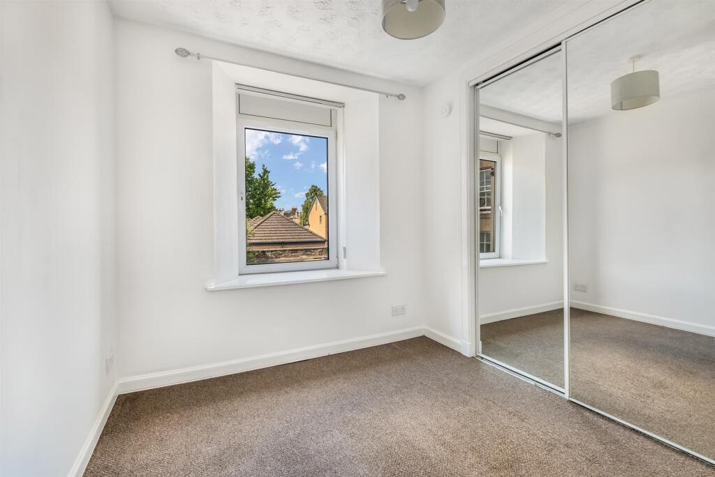 1R 4 Lawson Place (12).jpg
