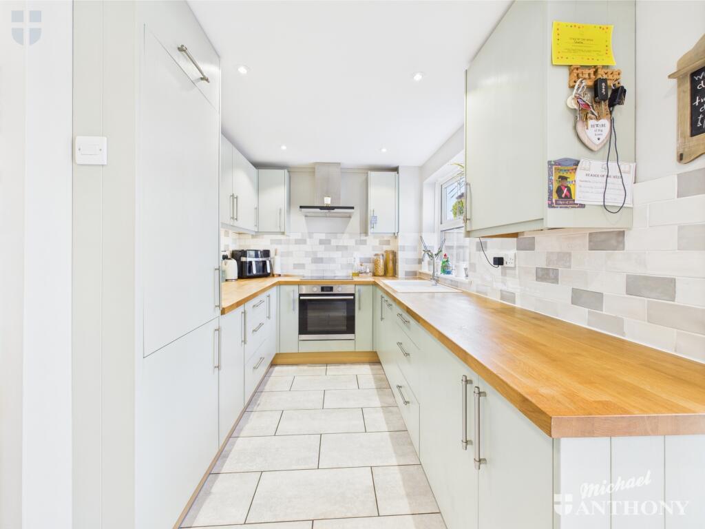 CAM03852G0-PR0279-STILL007