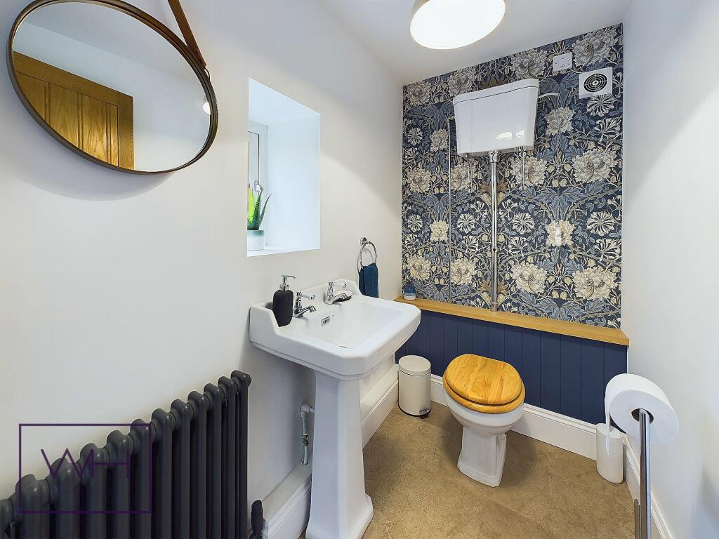 DOWNSTAIRS WC CAM037