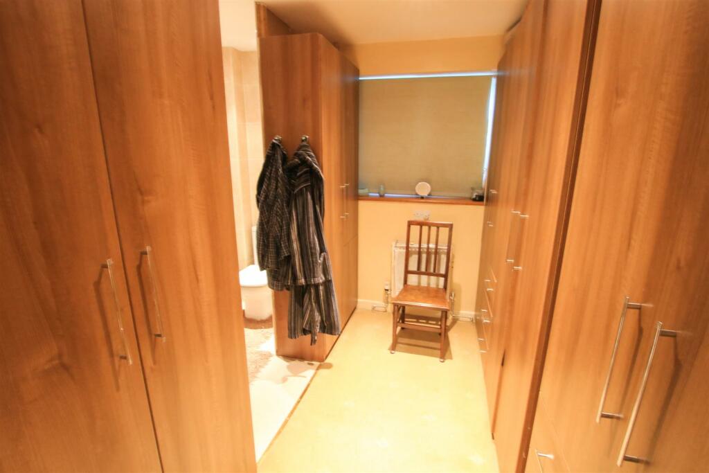 EN SUITE SHOWER ROOM