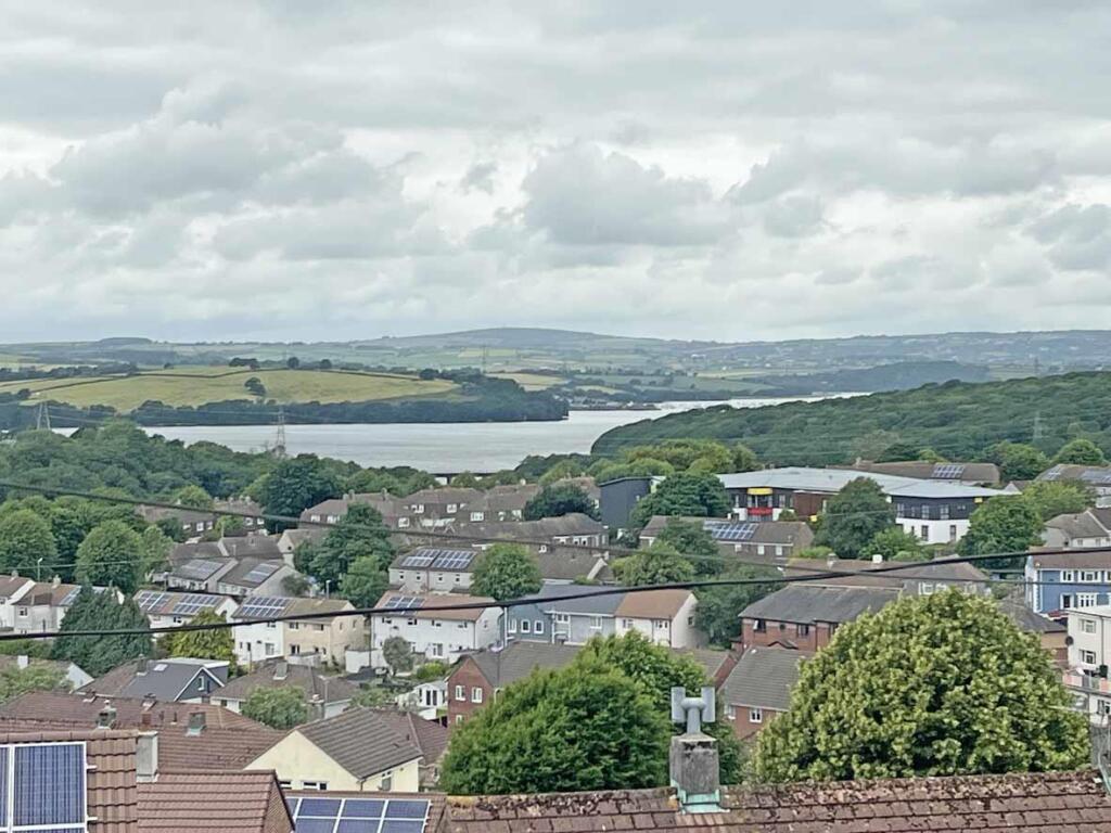 Hawkinge Gardens 34 View 1.jpg