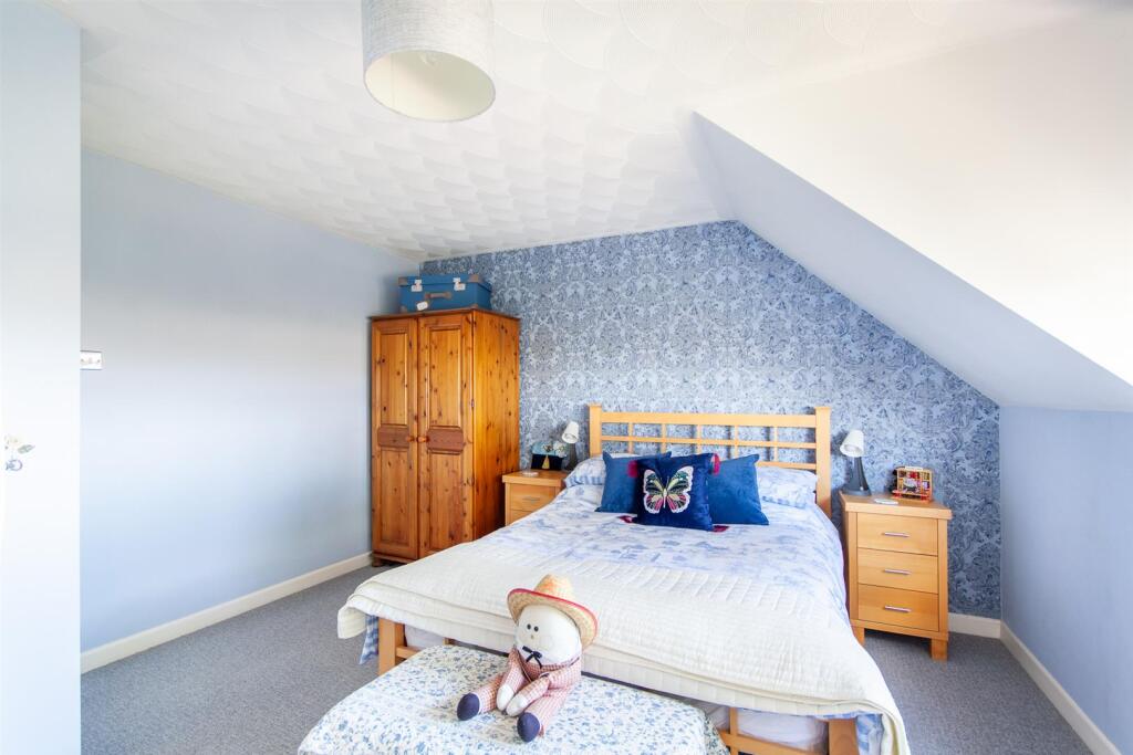 5 Rochester Close 35.jpg