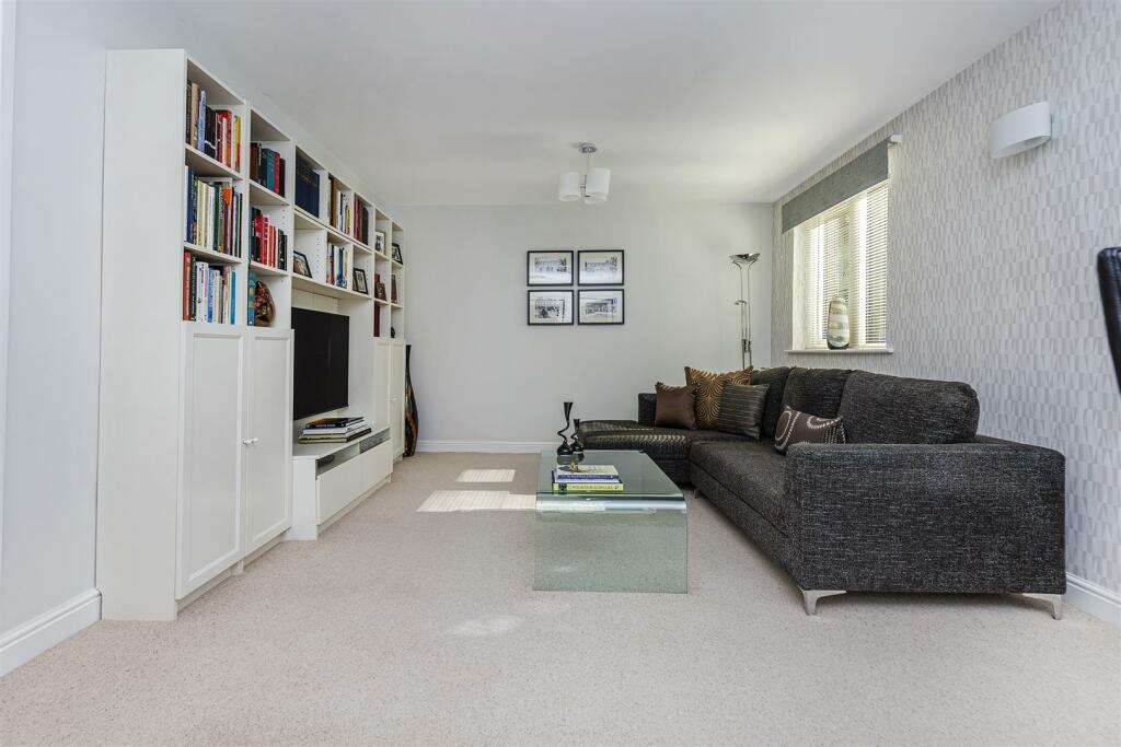 Bramleys Estate Agents - Long Lane - Honley (10).j