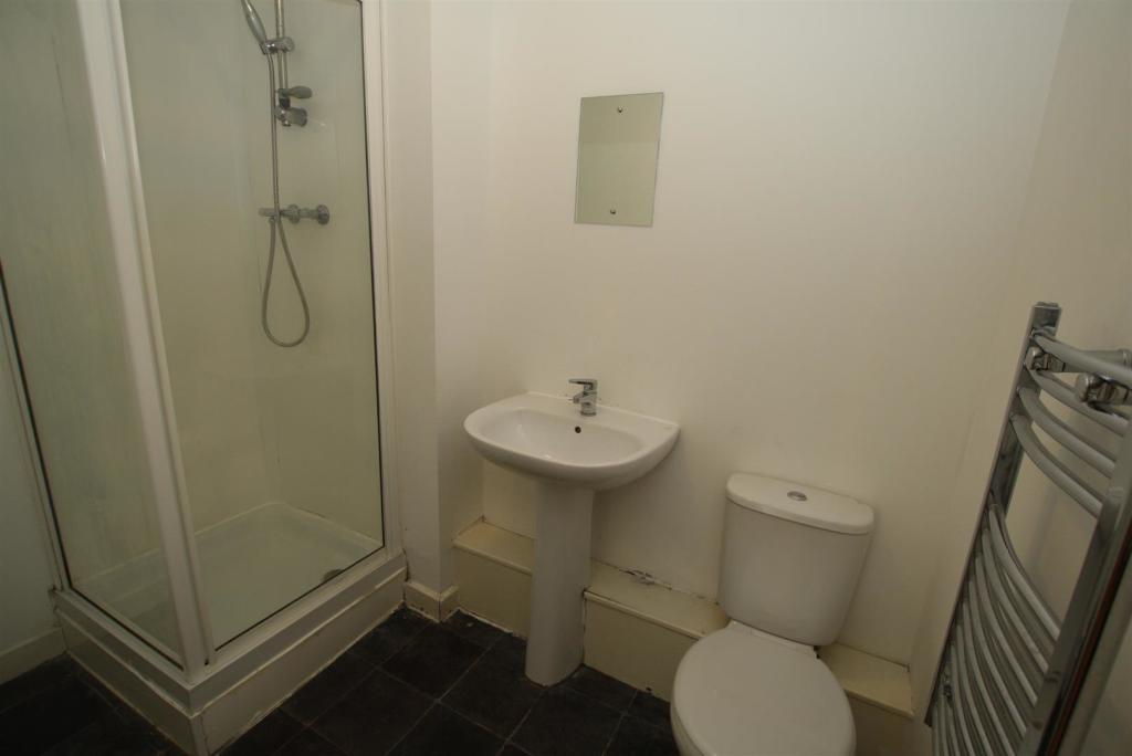 ensuite.JPG