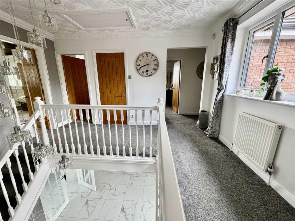 FIRST FLOOR LANDING
