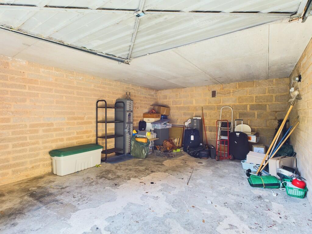 Garage b