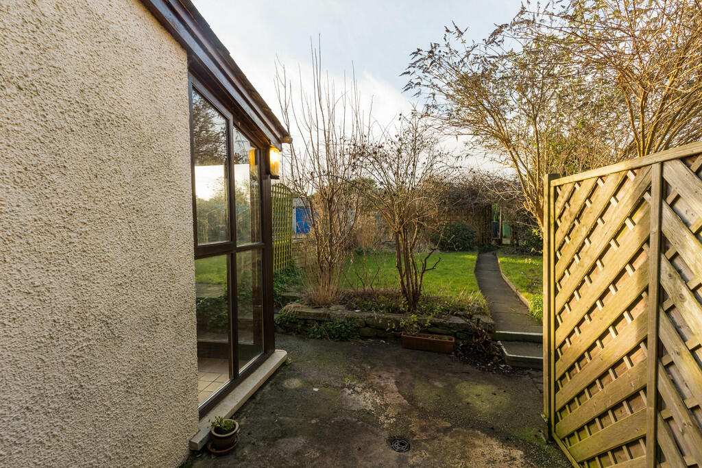 Garden Area to th...