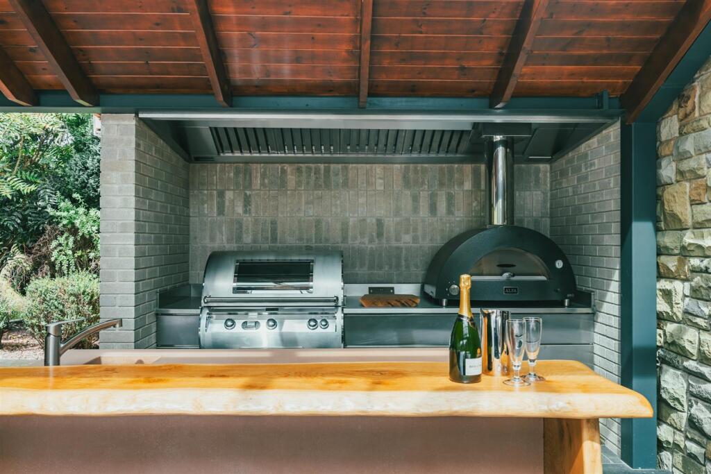 Outdoor Kitchen