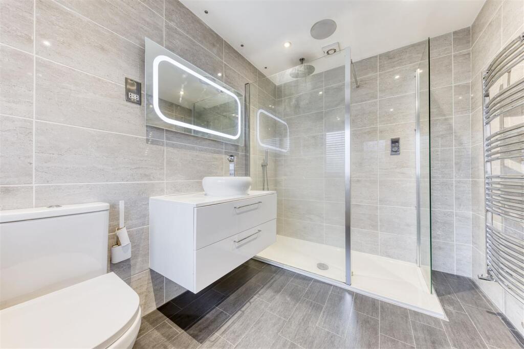 Main Bedroom Ensuite
