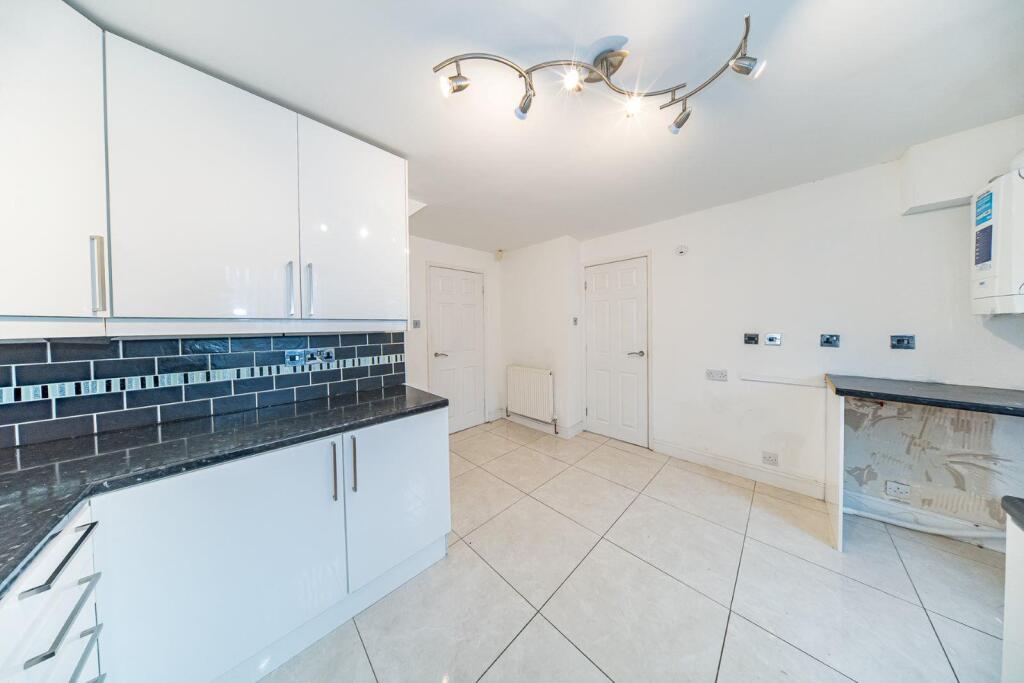 37 Caldywood kitchen 3.jpg