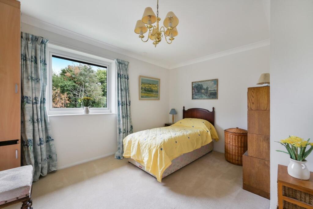 HEATHSIDE COURT, FLAT (6).jpg