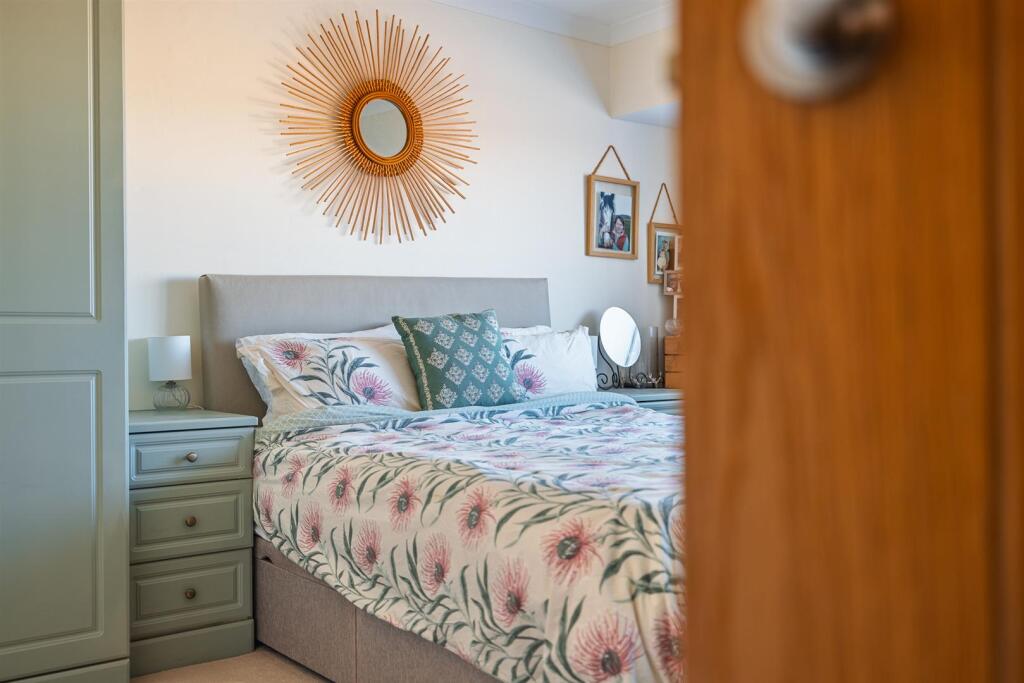 5 Axholme Close-86.jpg