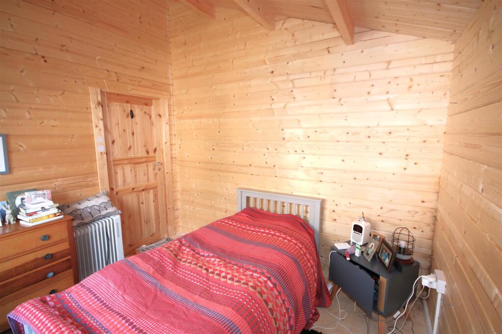 Cabin Bedroom 1b.JPG