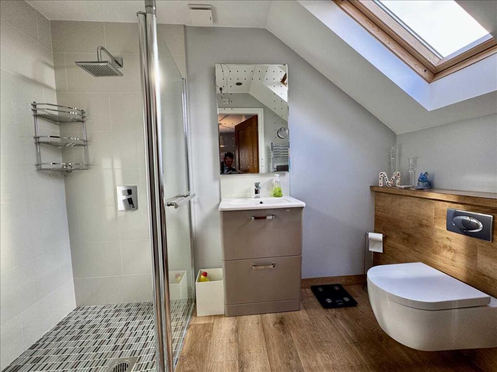PRIVATE EN-SUITE