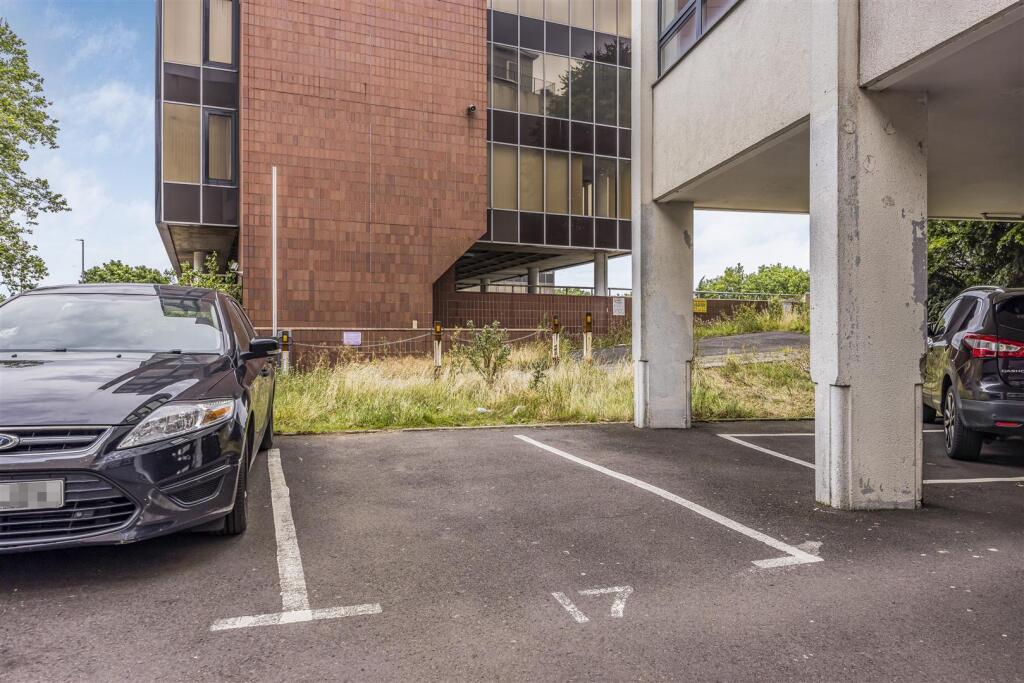 Flat 17, 29-31 Kingston Crescent, Portsmouth-Porti
