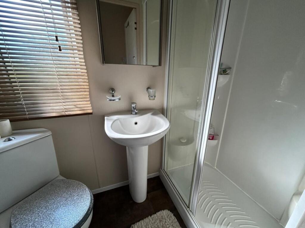Shower Room.jpg