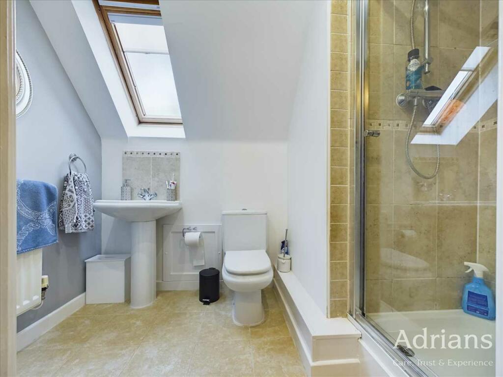 EN-SUITE SHOWER ROOM