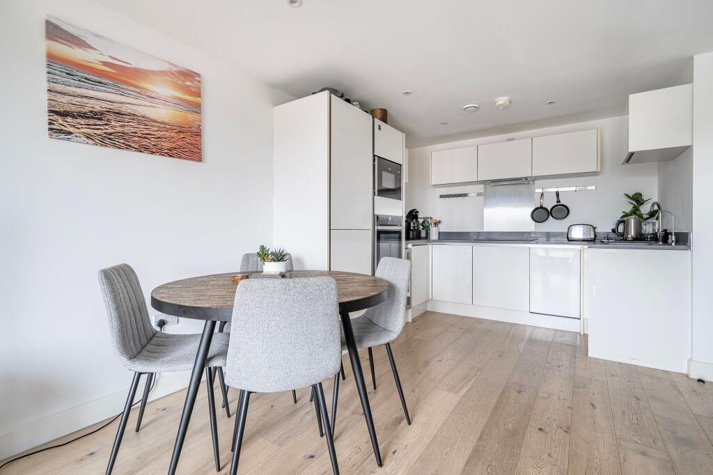 Kitchen / Lounge