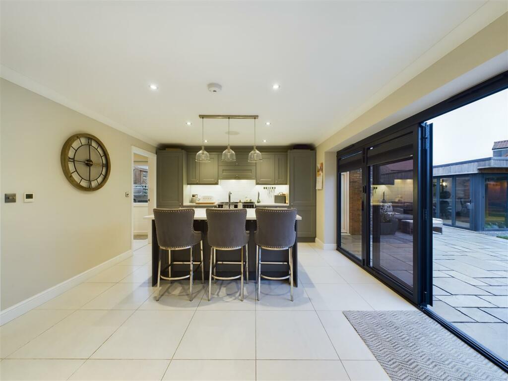 OPEN PLAN KITCHEN/ LIVING/ DINER