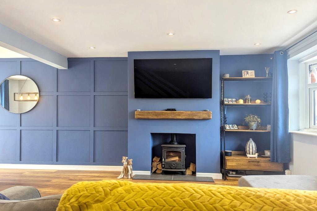 Lounge &amp; Dining Area