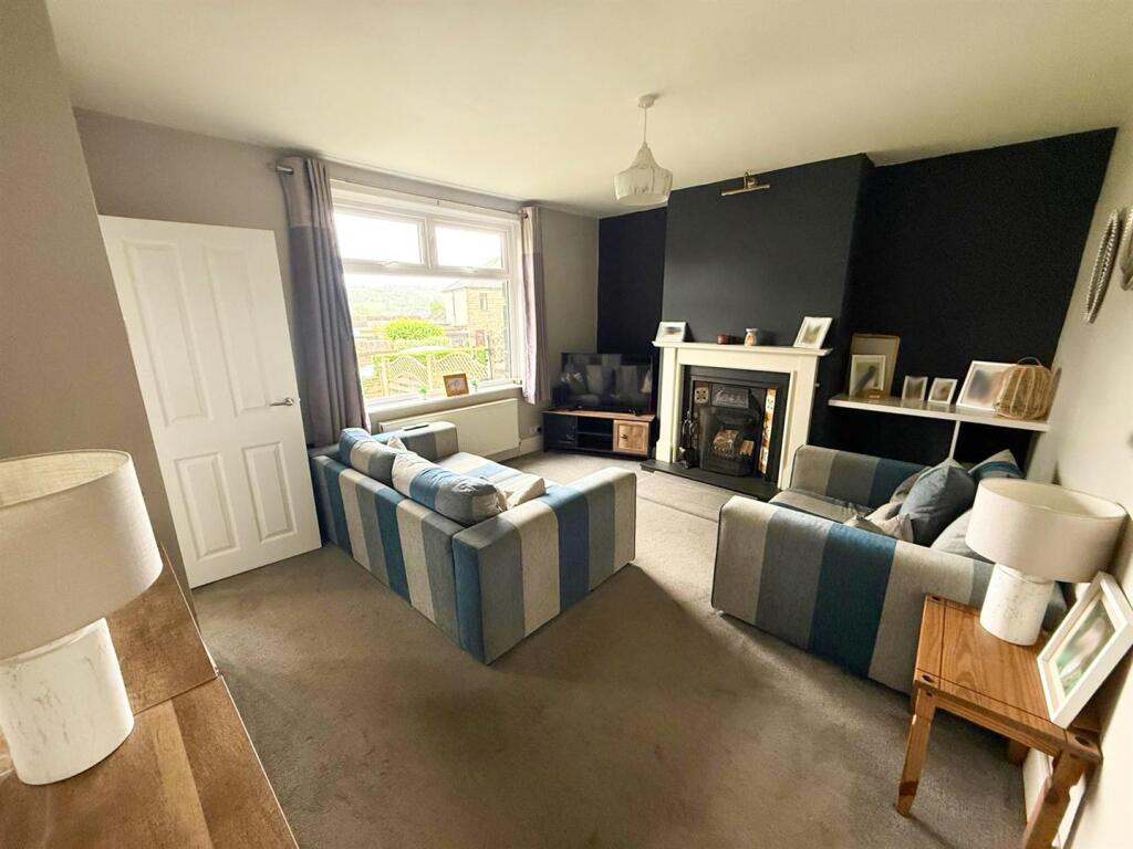 Three Bed Terraced Silsden (27).jpg
