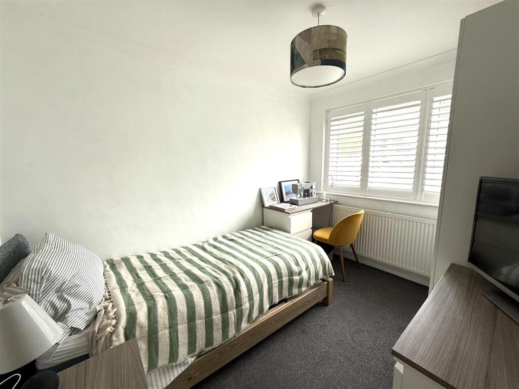 17 finches bed 5.jpeg