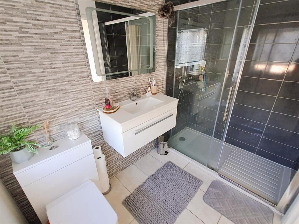 En Suite Shower Room