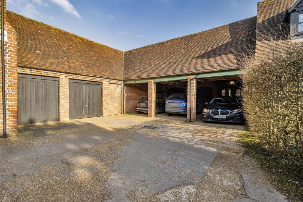 Barn Style Garage in Block