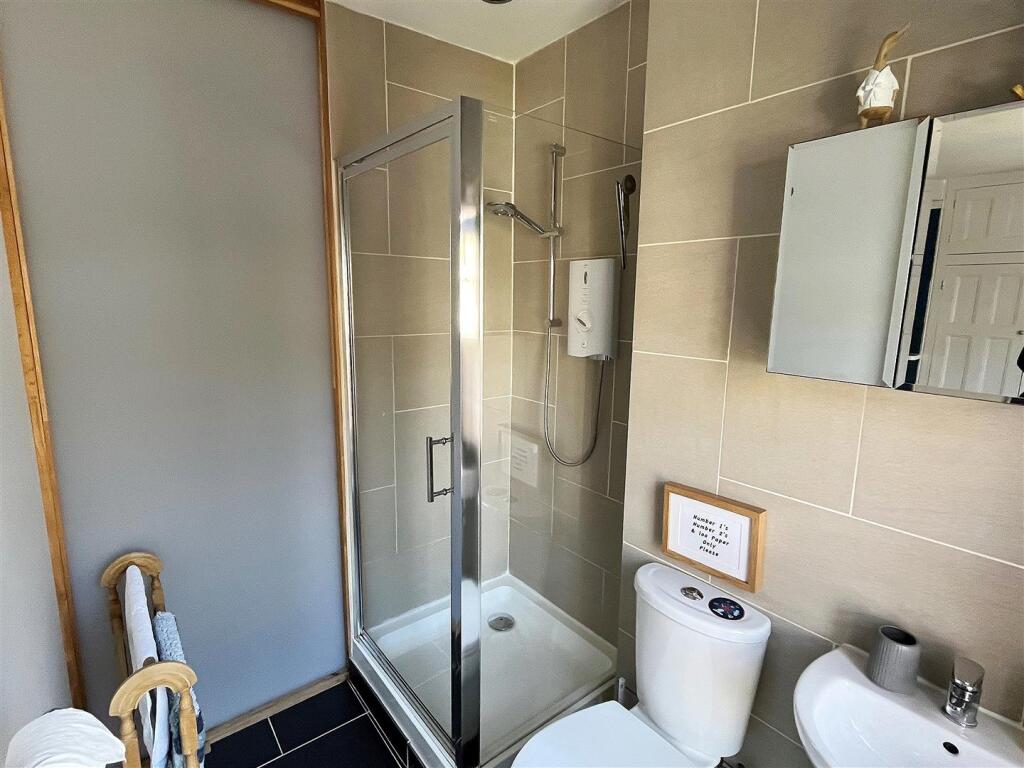 Ensuite Shower Room.jpg