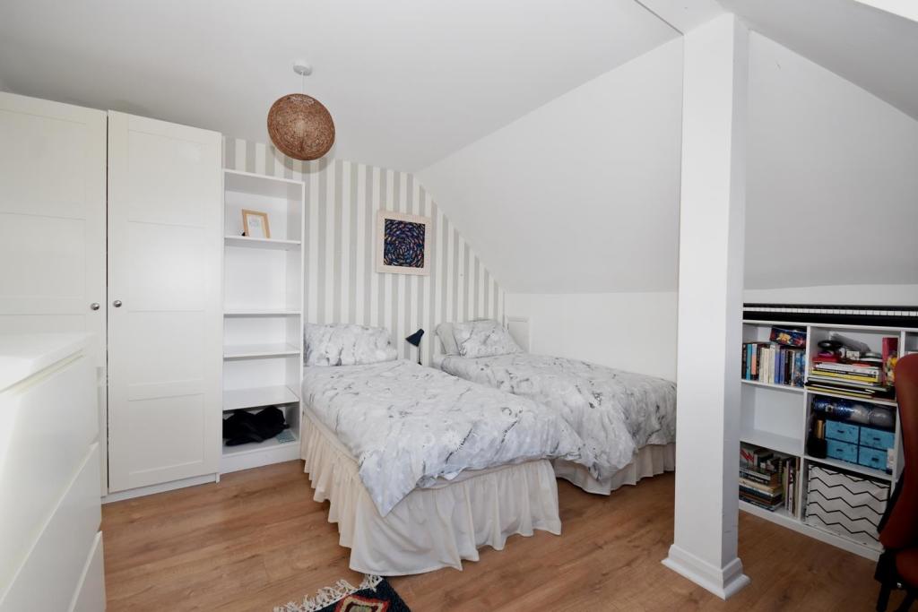 Bedroom 2.JPG