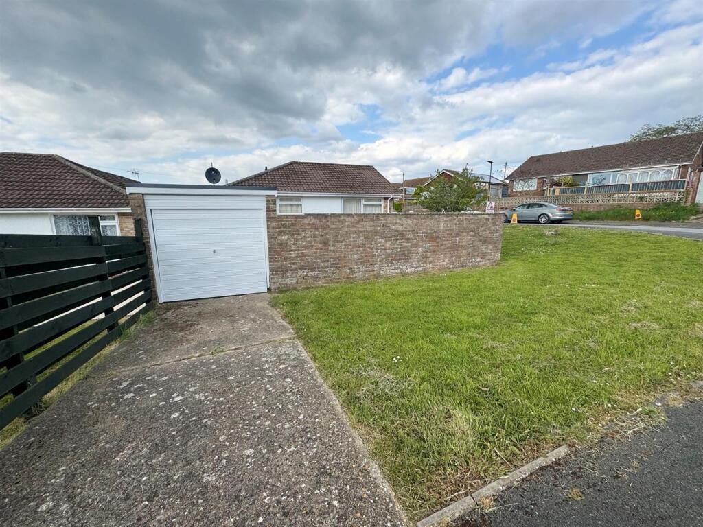 Garage/Driveway
