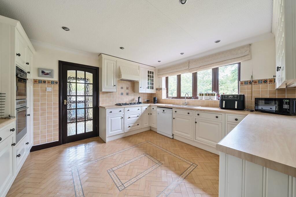 Kitchen / Breakfast Room