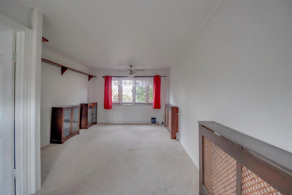 111 ALDERNEY GARDENS WICKFORD-7.jpg