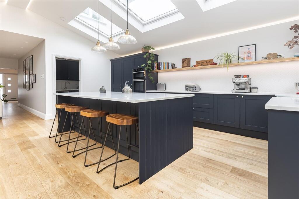 17 Woodland Way (17).jpg