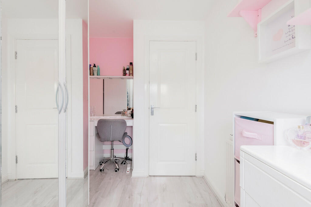 8 Rose Whittle Av...