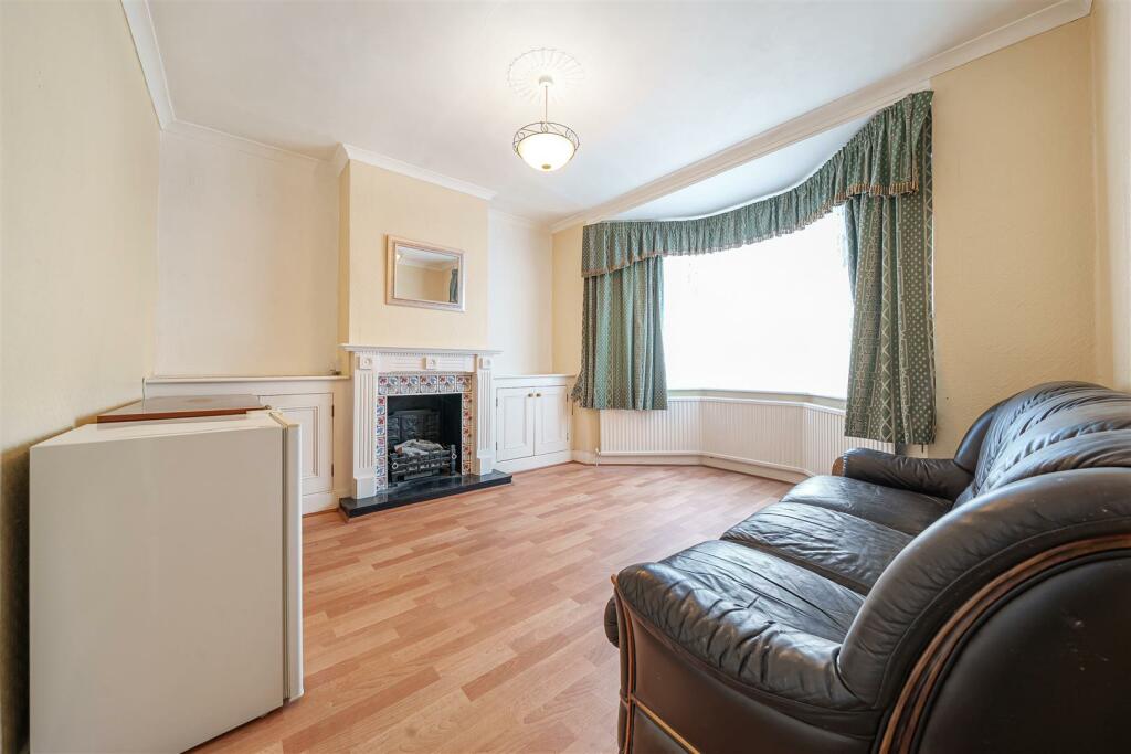 Front Lounge.JPG