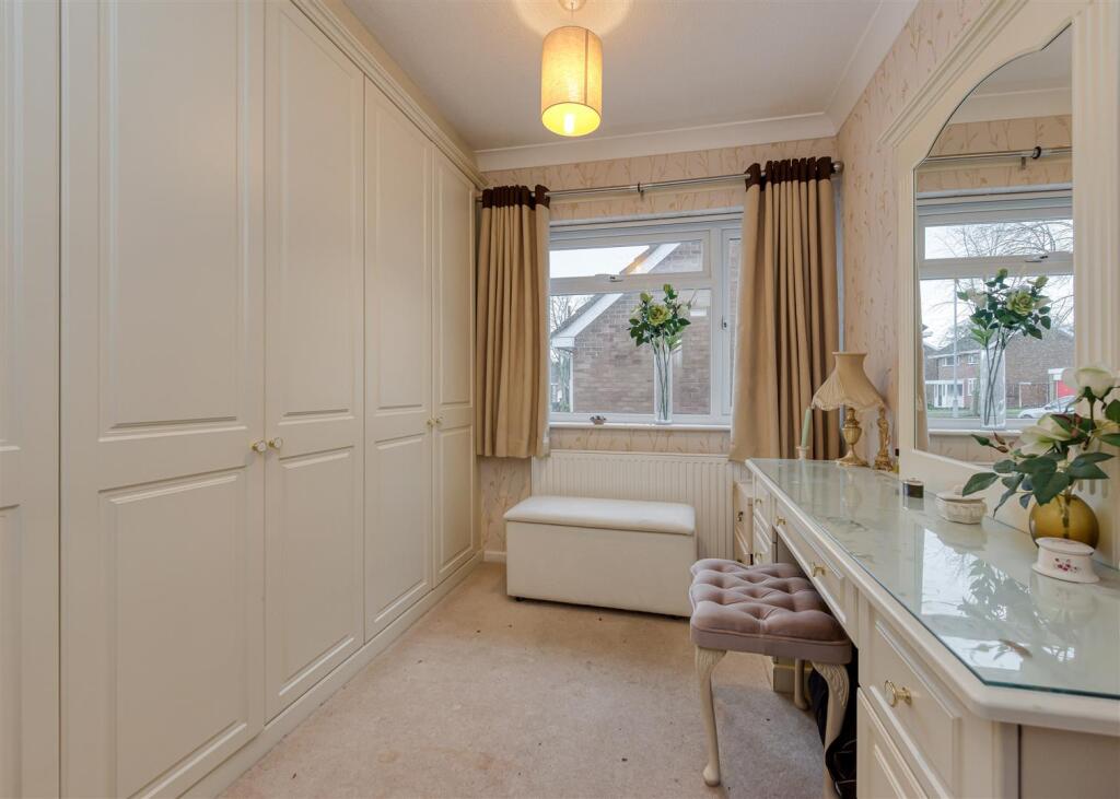 2 Fair Oak Drive-bed2.jpg