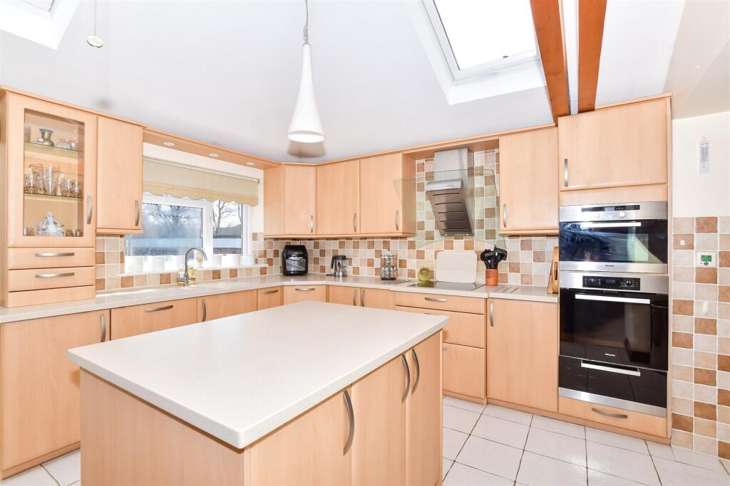 Kitchen/Breakfast Area