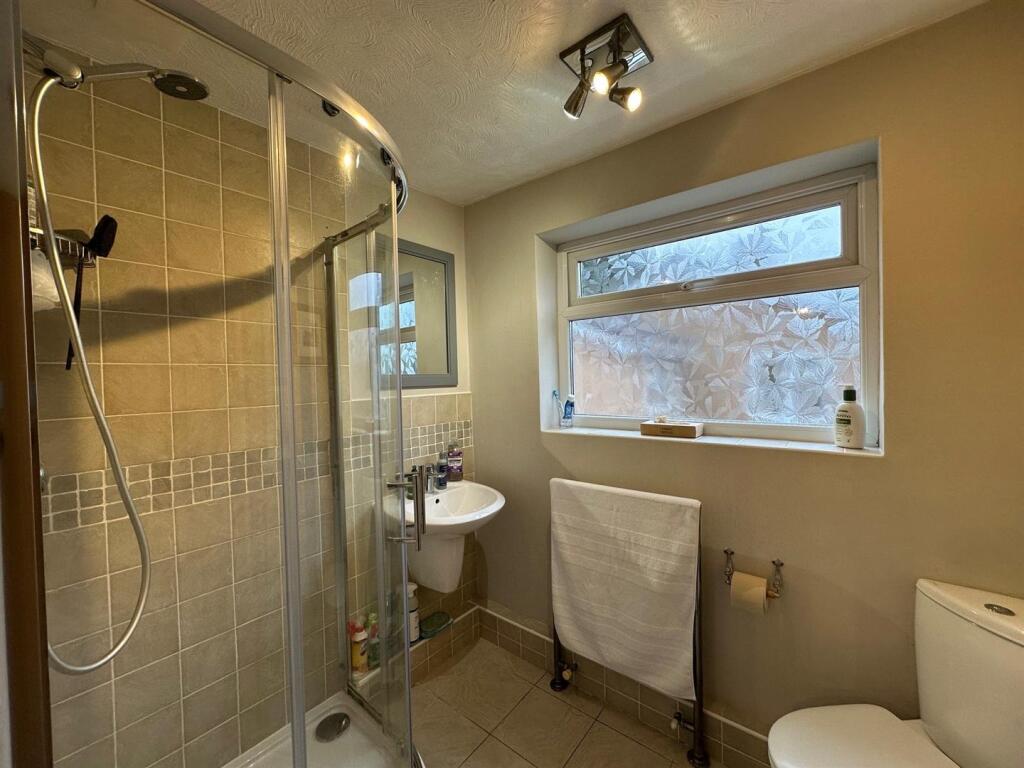 Shower Room.jpg