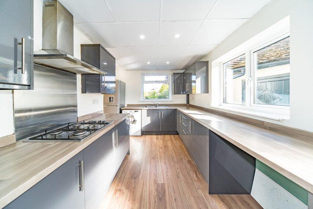 55 Fairholme Avenue kitchen 2.jpg