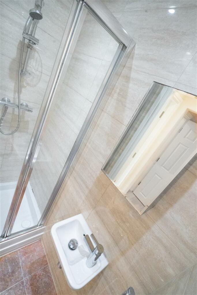 Bathroom 2.jpg