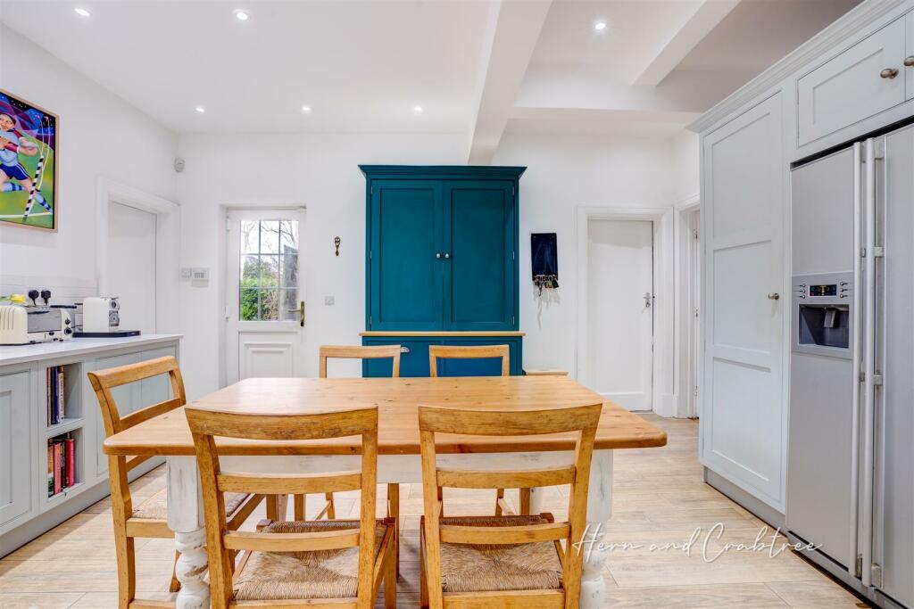 Queen Anne Square, Cardiff, HernCrabtree (22).jpg