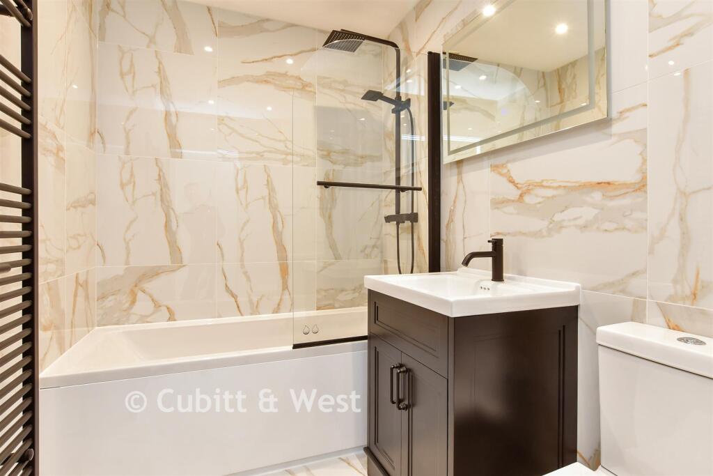 En-Suite Bathroom