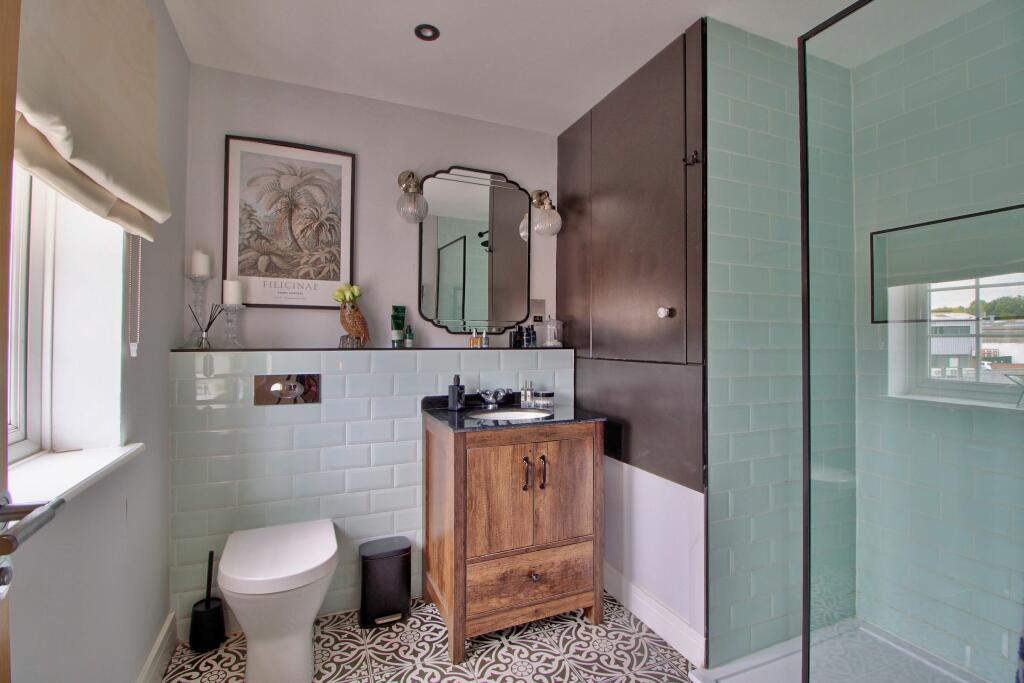En-suite to the master bedroom